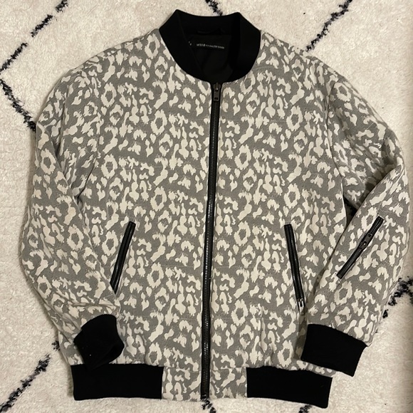 W118 Walter Baker Leopard Bomber Jacket - Picture 1 of 8